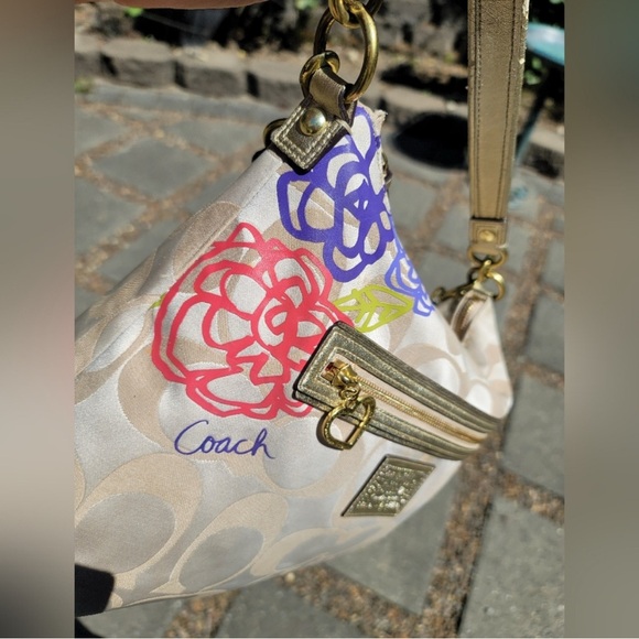 Vintage Coach POPPY Bright Flower Patterns over Beige/Gold Canvas & Leather - Picture 9 of 15